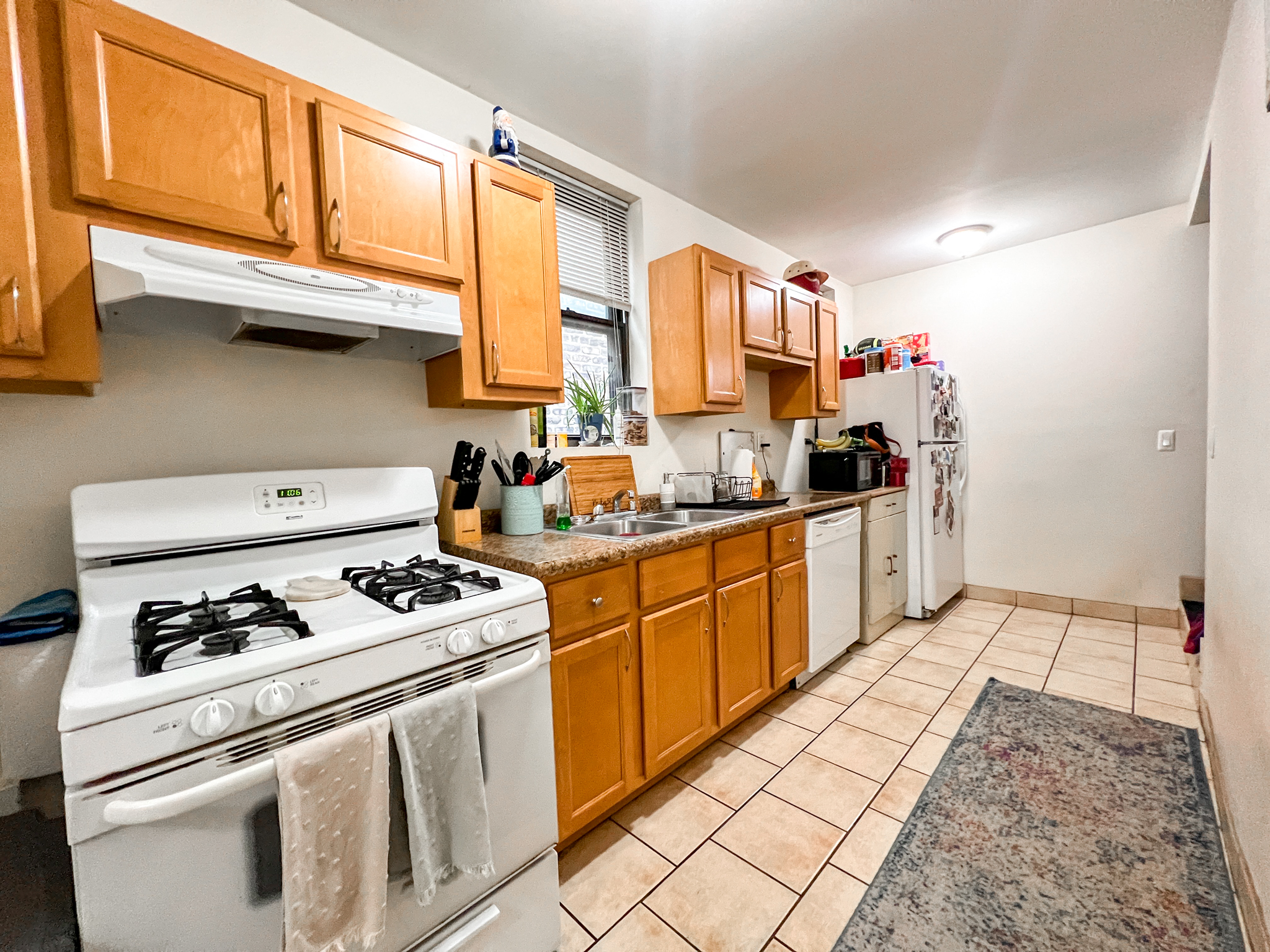 2010 W. Chicago Ave. 2010 W. Chicago Ave., IL 60622 West Town - Leasing by Cross Street